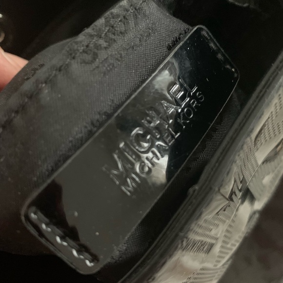 MICHAEL KORS PATENT LEATHER BAG - Picture 9 of 15